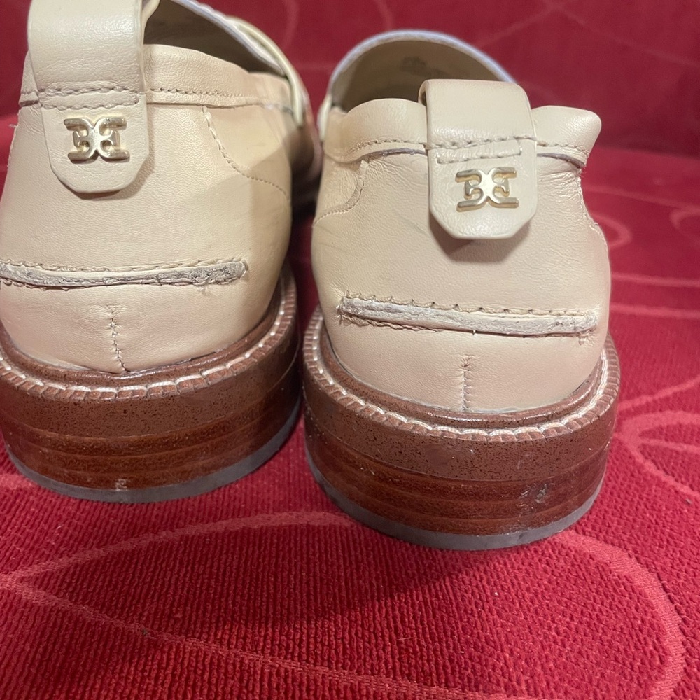 Sam Edelman Elegant Cream Loafers with Tassel Detail - Picture 2 of 7